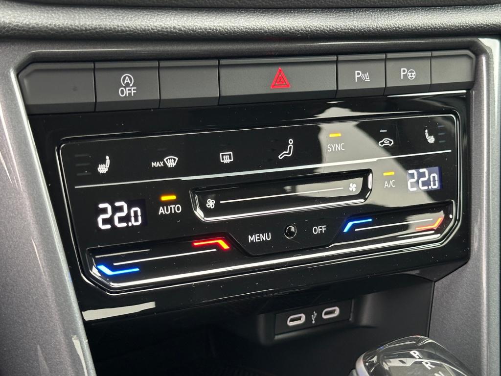 Volkswagen T-roc 1.5 tsi 150pk dsg style | trekhaak | navi | iq light | ada