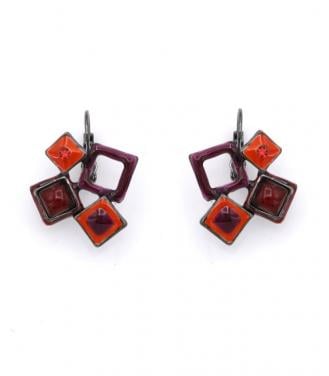 Oorbellen met rode vierkante vormen en glas steentje
