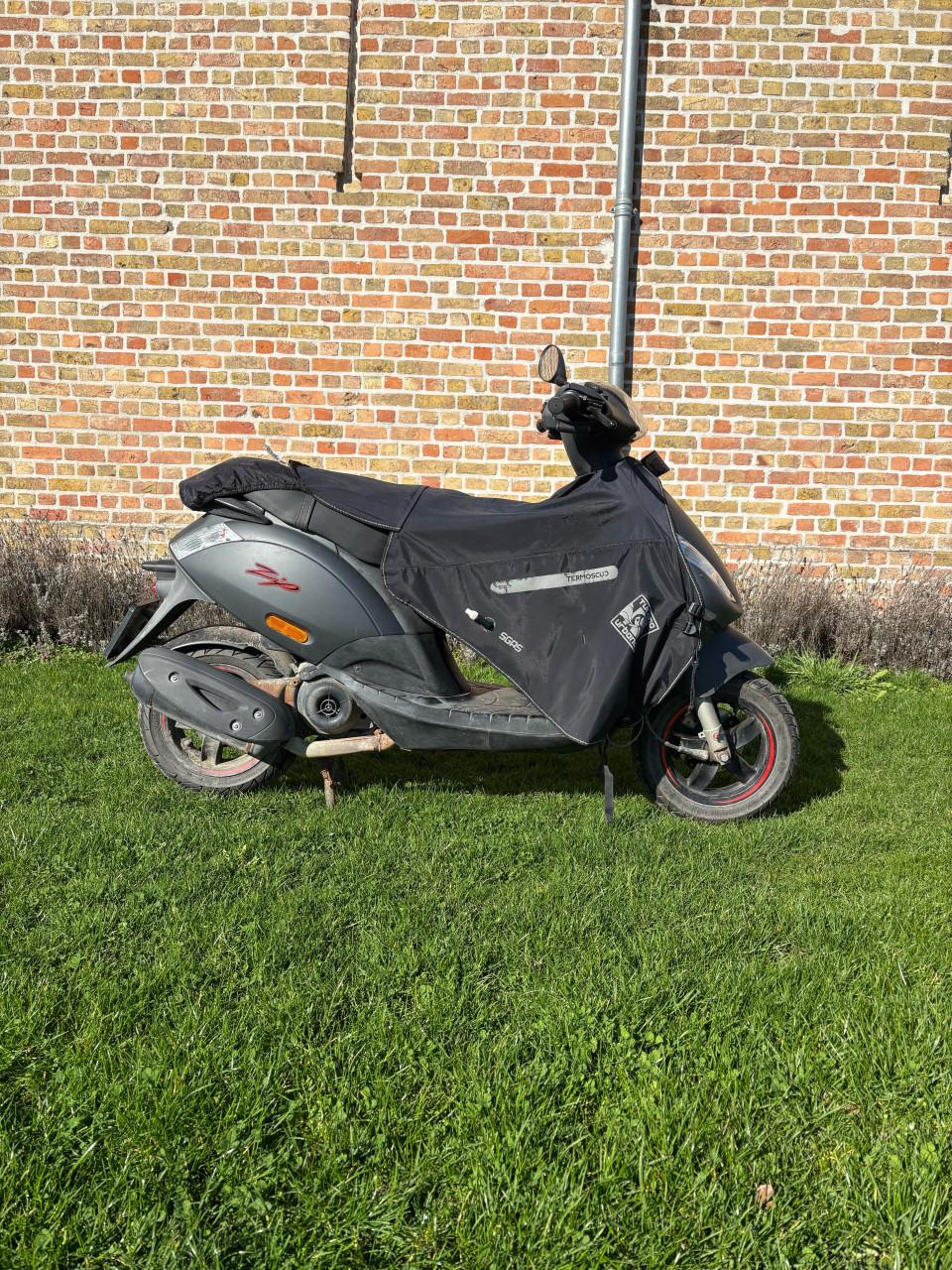 Piaggio zip i-get E5