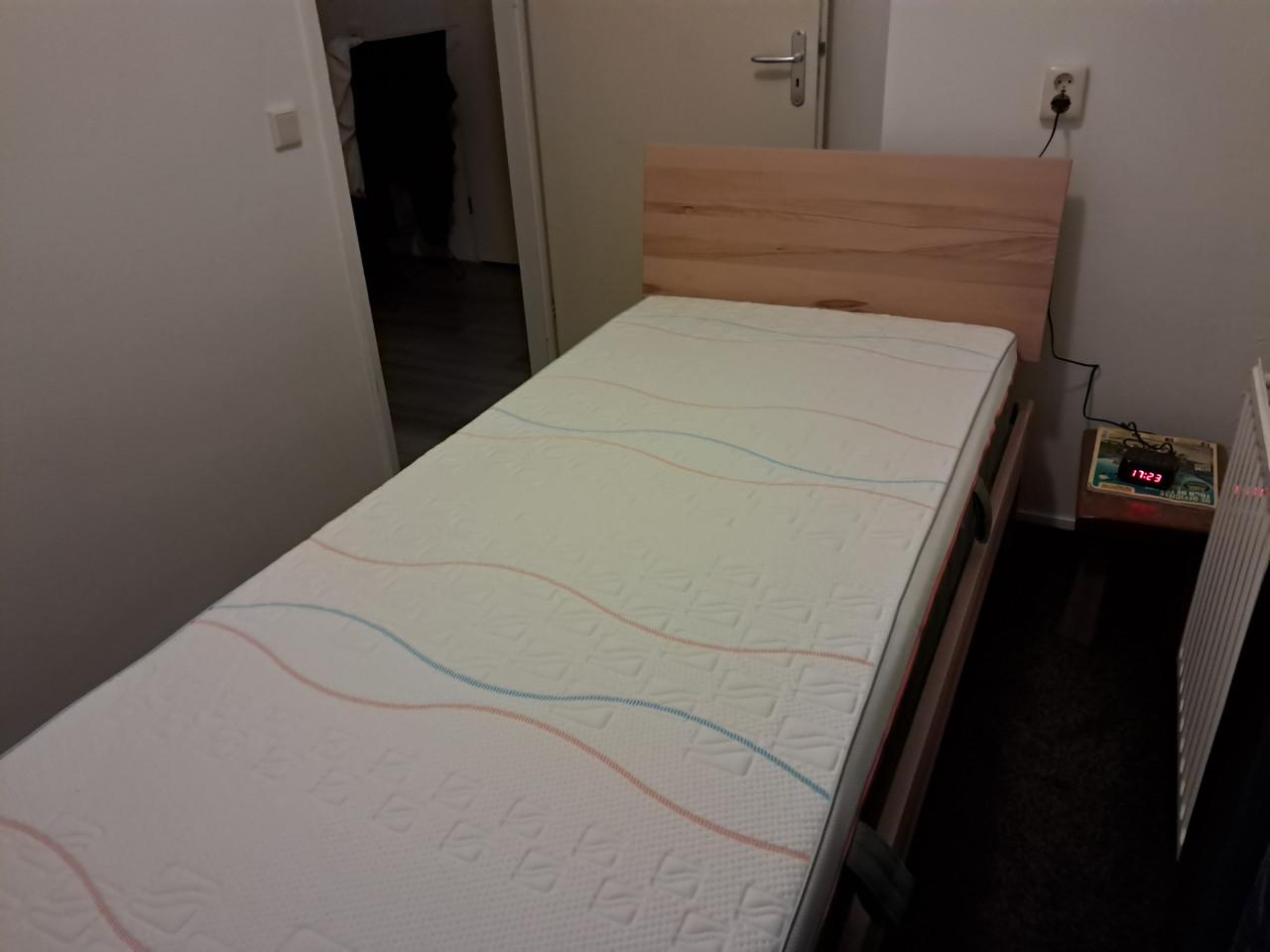 Houten bed met lattenbodem en matras