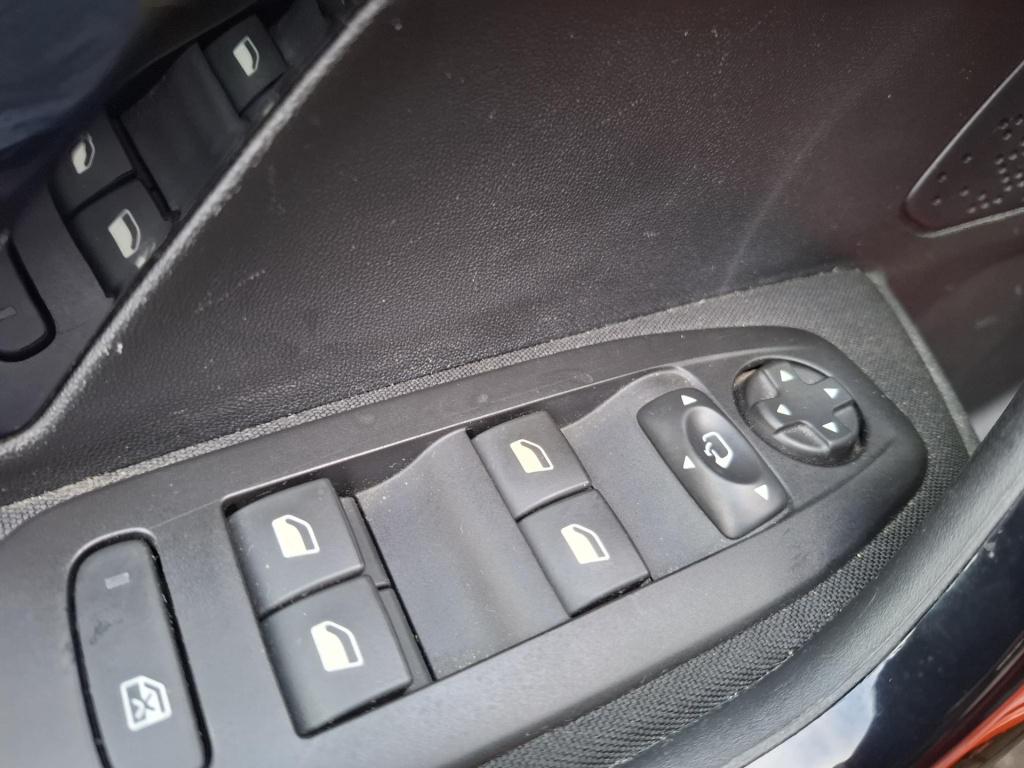 Peugeot 208 110 allure automaat eat6 nav/clima/lmv