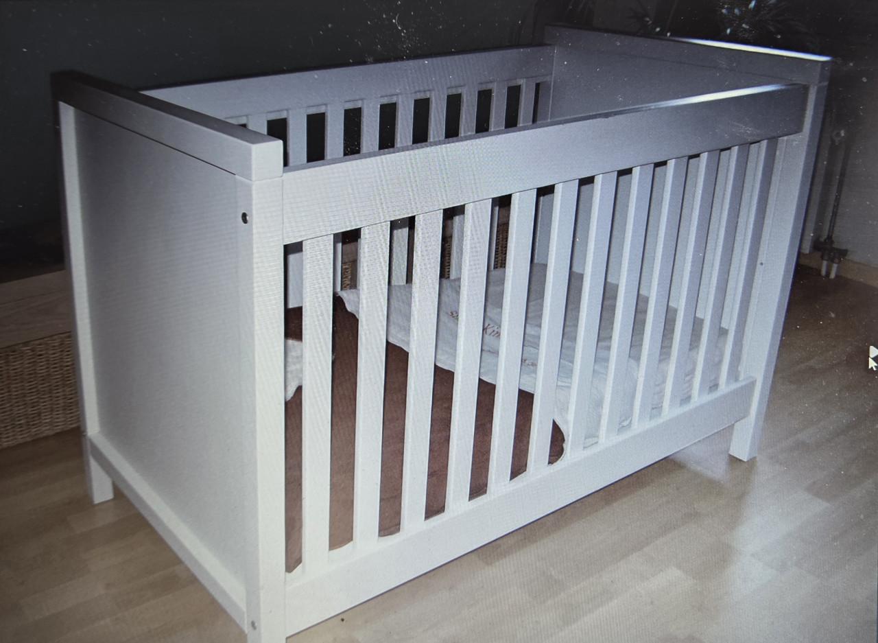 Complete babykamer: ledikant, commode en kast