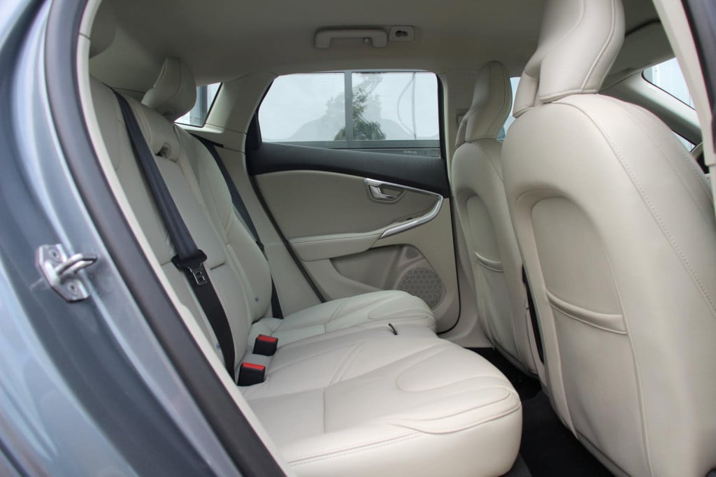 Volvo V40 2.0 t2 inscription - actieprijs: €15.745,- t/m 20 augustus!