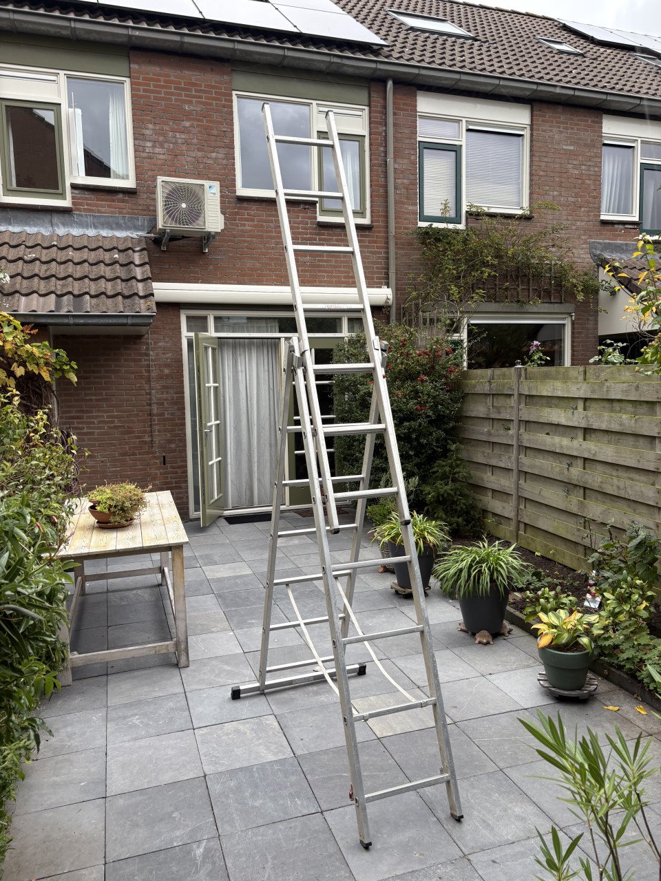 Aluminium ladder