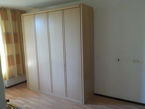 Mooie kwaliteit HULSTA  kleerkast in zeer goede staat extra hoog 239 cm