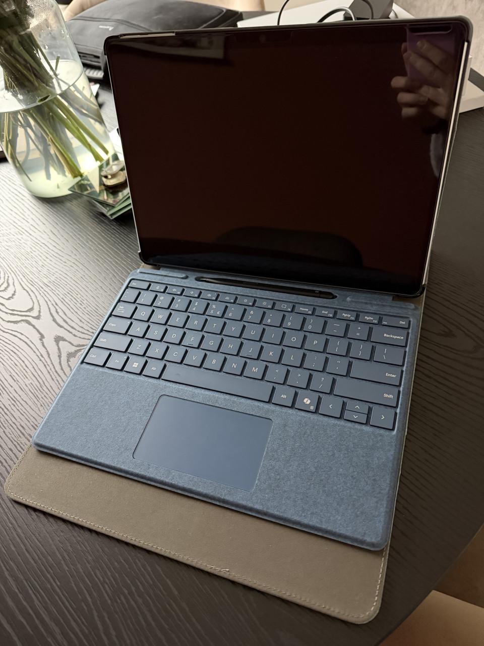 Microsoft surface pro 11 snapdragon x plus