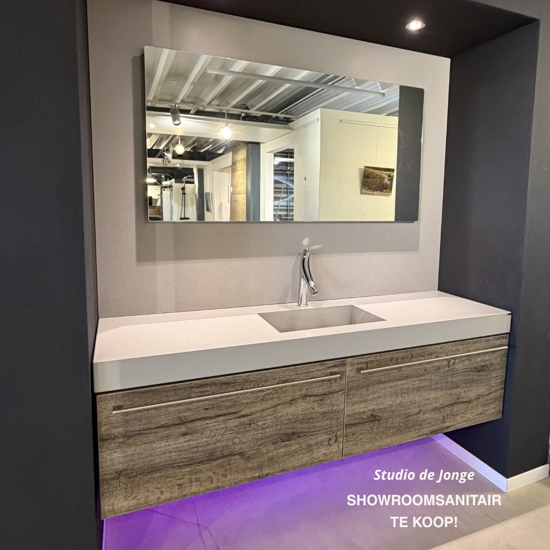 Moderne showroom badkamer meubel met spiegel