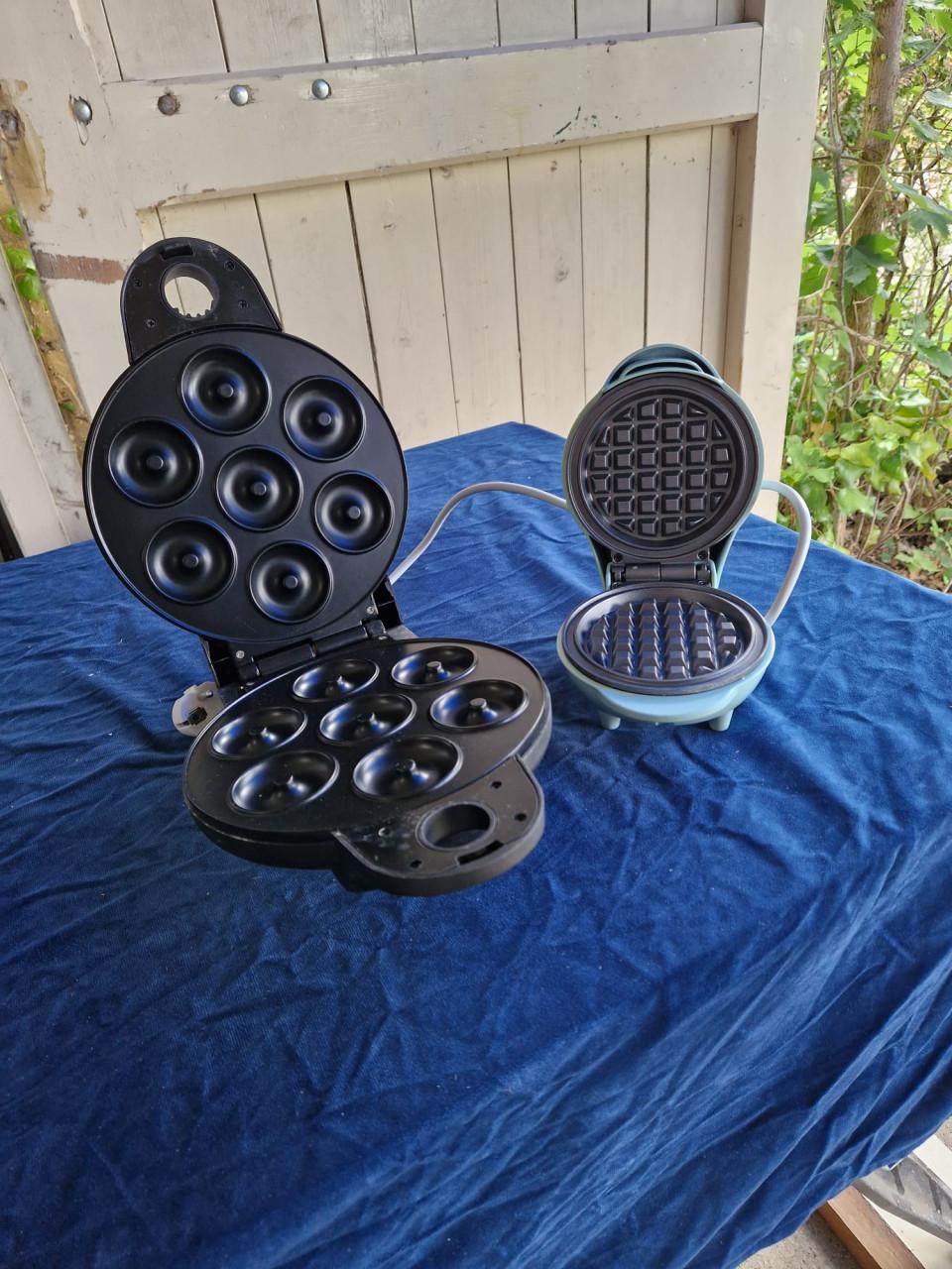 Wafelijzer en donutmaker - zo goed als nieuw