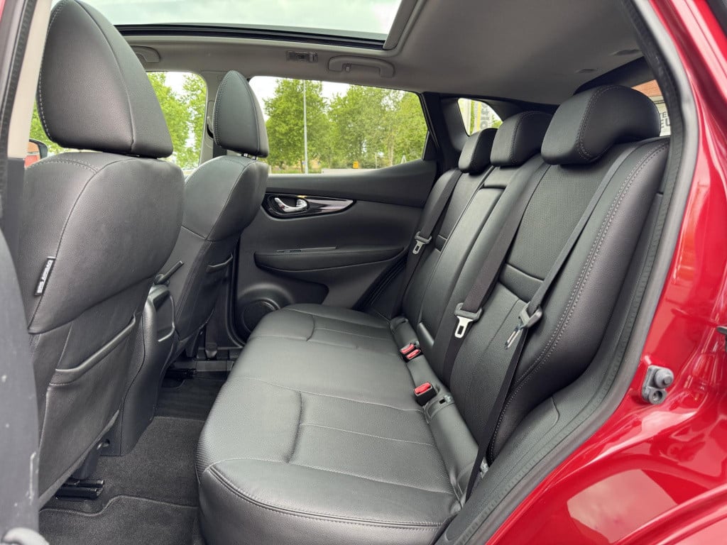 Nissan Qashqai 1.2 tekna | trekhaak | navigatie | leder | 360° camera | sto