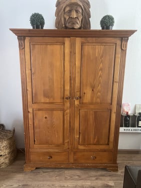 Grenen kast.  VERKOCHT