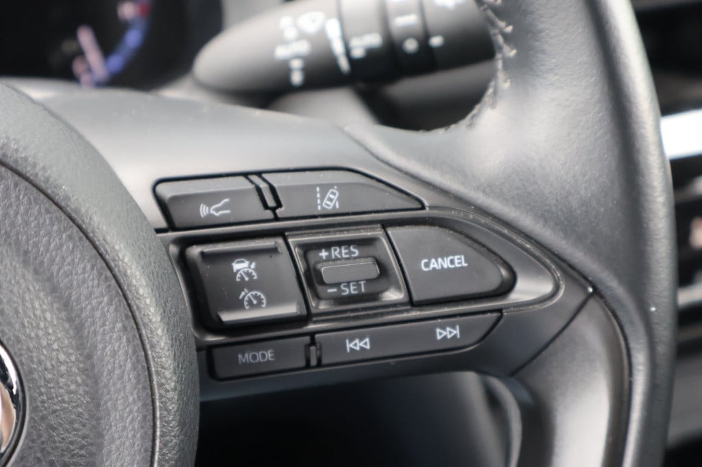 Toyota Yaris Cross 1.5 hybrid 4 x 4 l trekhaak i head-up i camera i stoelve