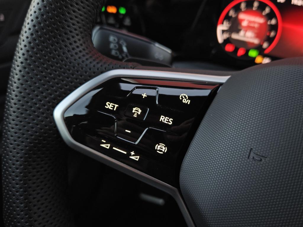 Volkswagen Golf 1.5 etsi r-line business | acc | stuur/stoel verw. rijklaar