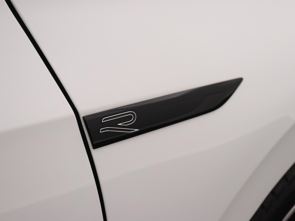 Volkswagen Golf 1.5 etsi r-line business | camera | navigatie | apple carpl