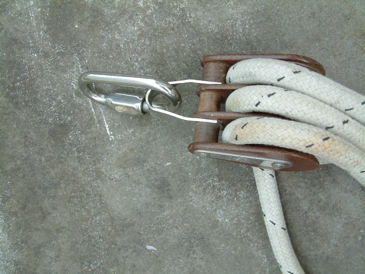 Schoot met katrollen  10 en 12 mm -- fokkenschoot 20 meter  12mm oog midden
