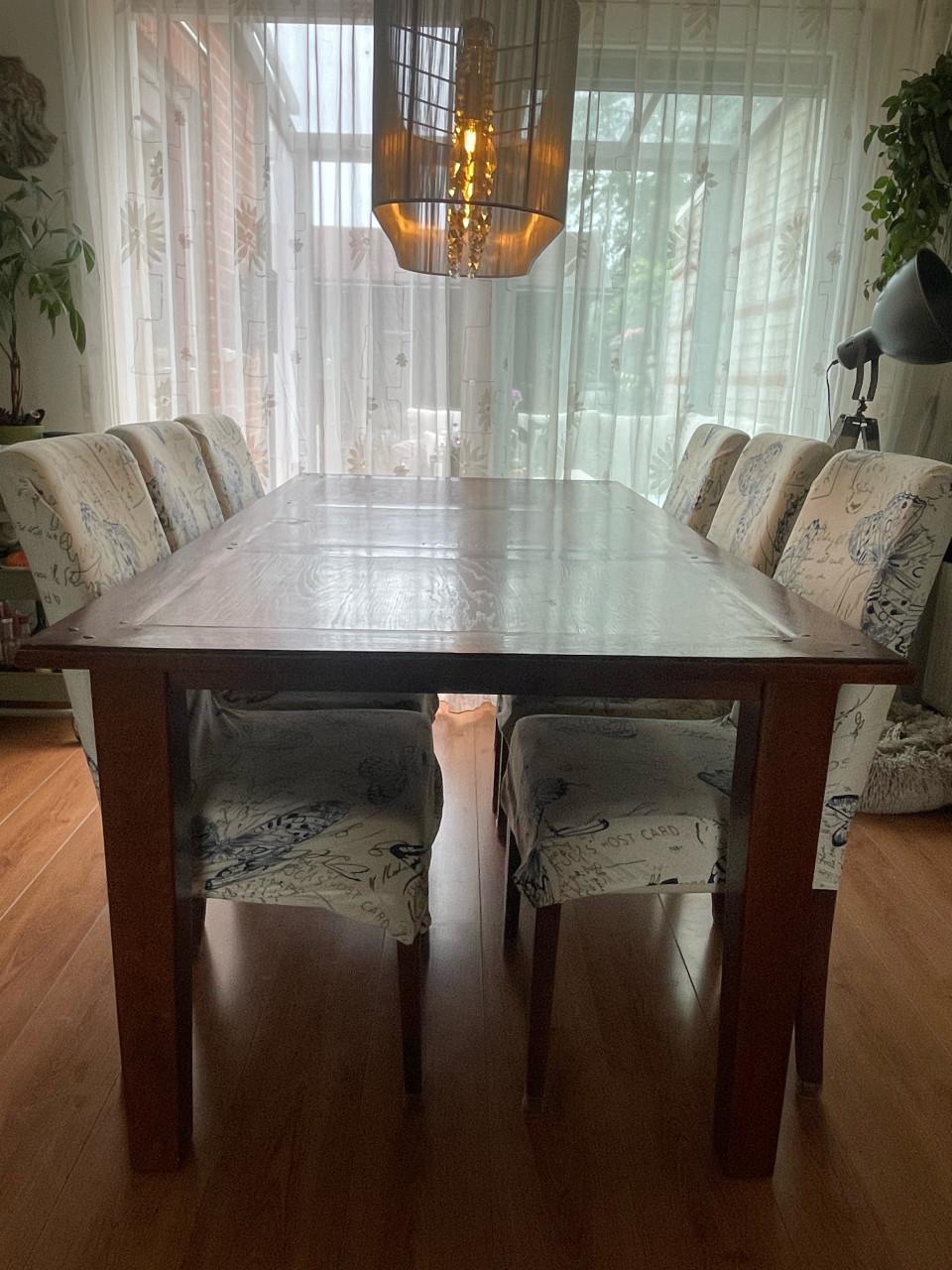 Eettafel met 6 stoelen