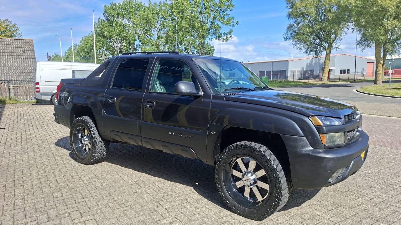 Chevrolet AVALANCHE 5.3 4WD 1500 287PK bj:2004 23 inch Velgen-airco-leer
