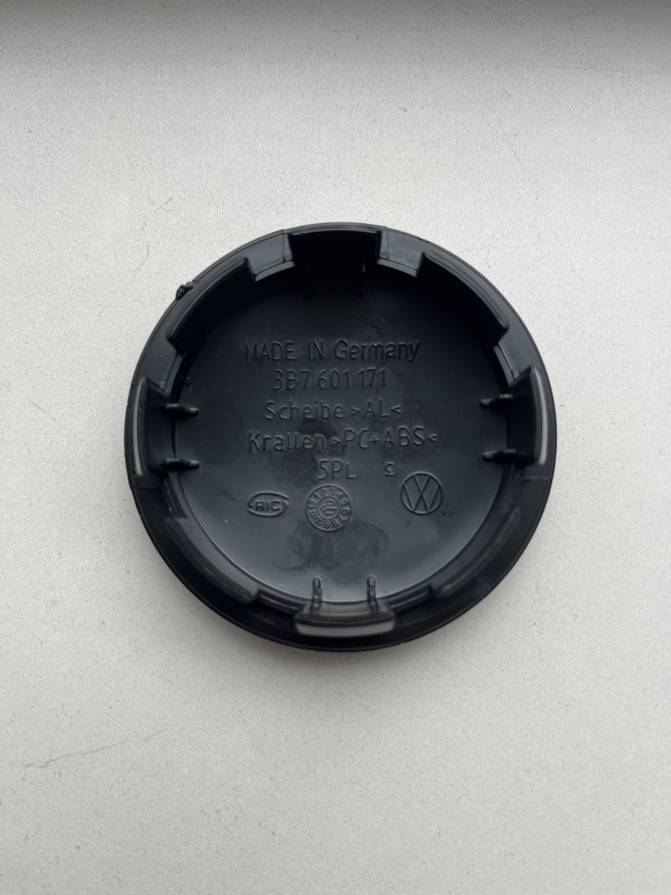 2 nieuwe orginele VW naafdoppen 56mm