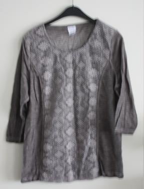 Grijs shirt met bloemen bordeursel maat 46
