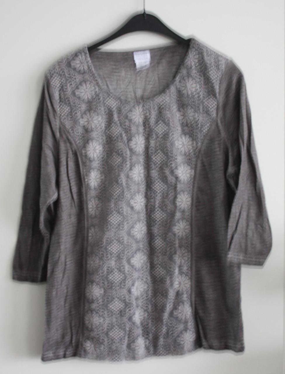 Grijs shirt met bloemen bordeursel maat 46