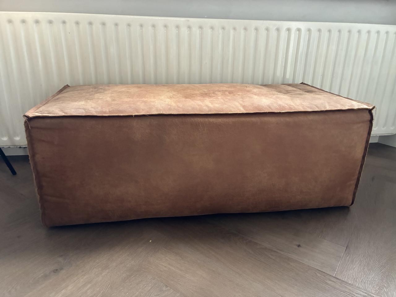 Bruin suède leren bank en hocker te koop