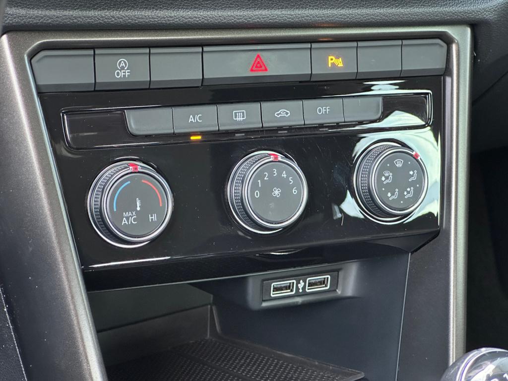 Volkswagen T-roc 1.5 tsi 150pk style | trekhaak | navi | camera | carplay |