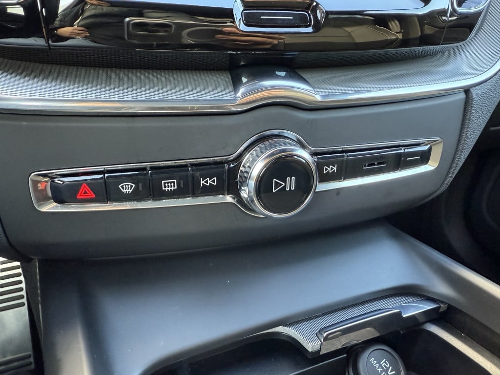 Volvo XC60 t8 455pk recharge plus dark| panodak| adap.cruise| trekhaak| ca