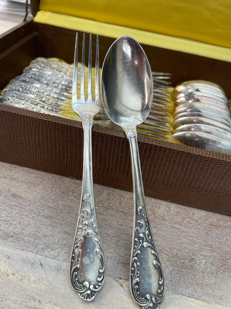 12 delig zwaar verzilverd bestek set