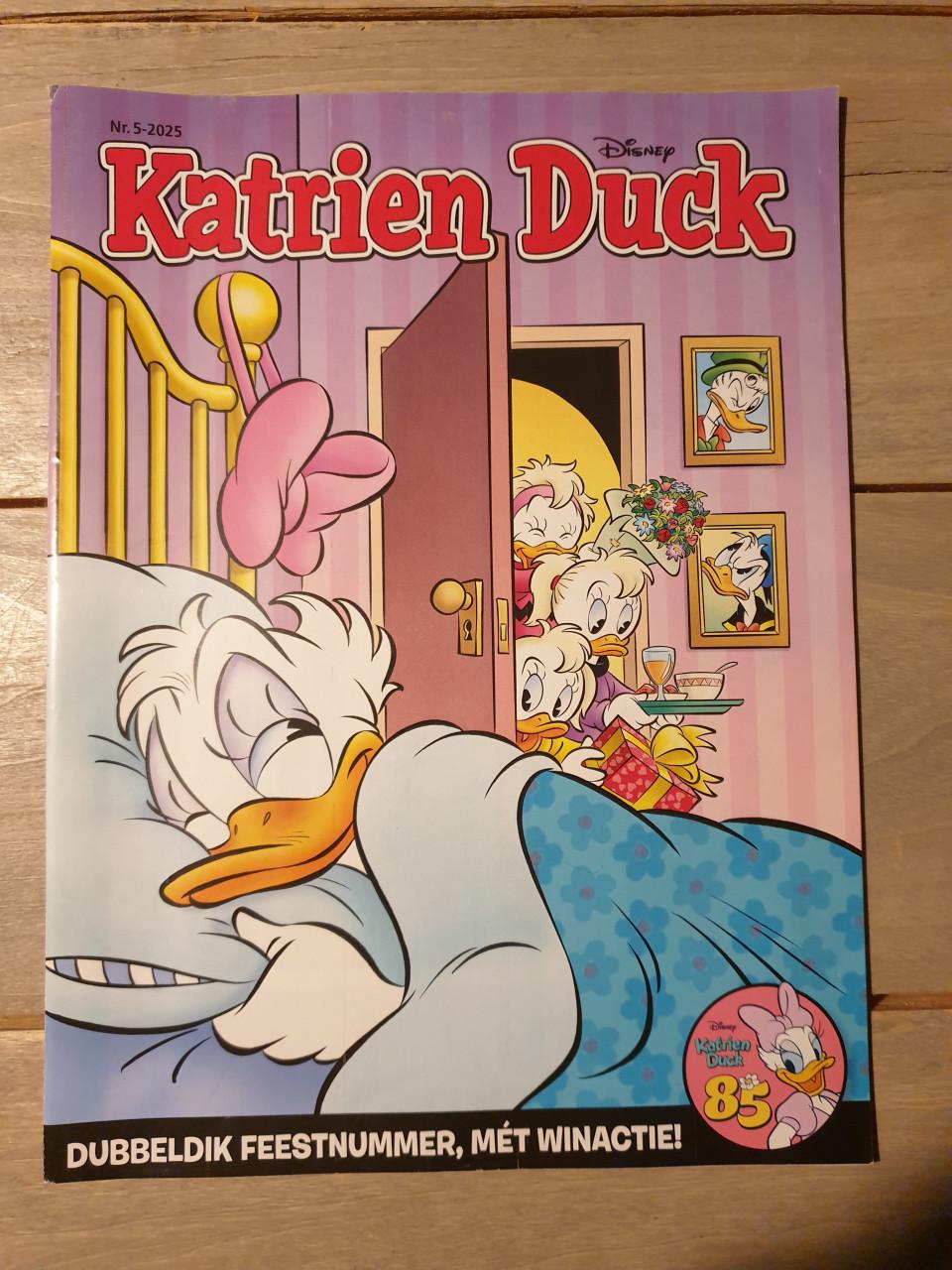 Donald duck jaargang 2025, 10 donaldduckjes van 2026 en 1 Katrien Duck 2025