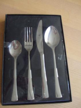 Te koop nieuw bestekset.