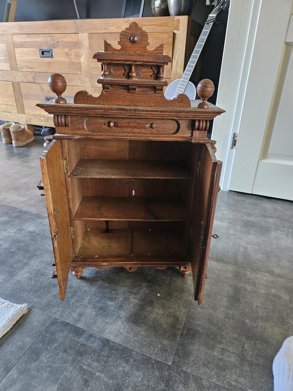 Antiek Duits medicijnkastje