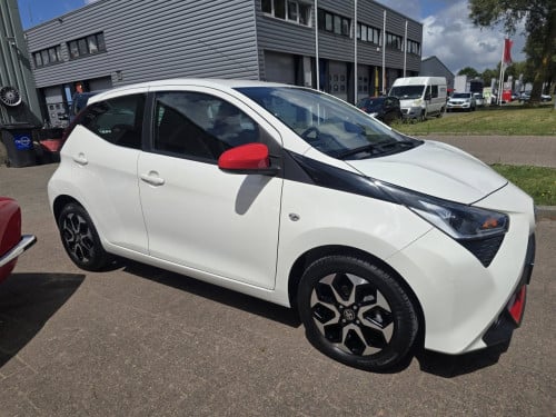 Toyota Aygo  AUTOMAAT !!!!!!!!! NIEUWSTAAT 13600km