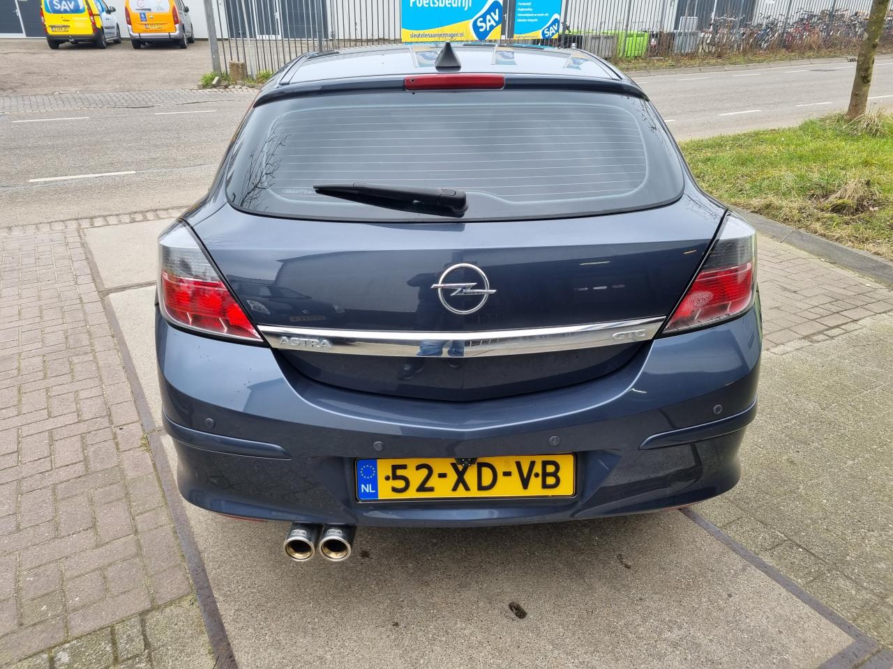 Opel Astra GTC 1.6 Edition