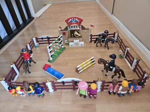 Playmobil jumping