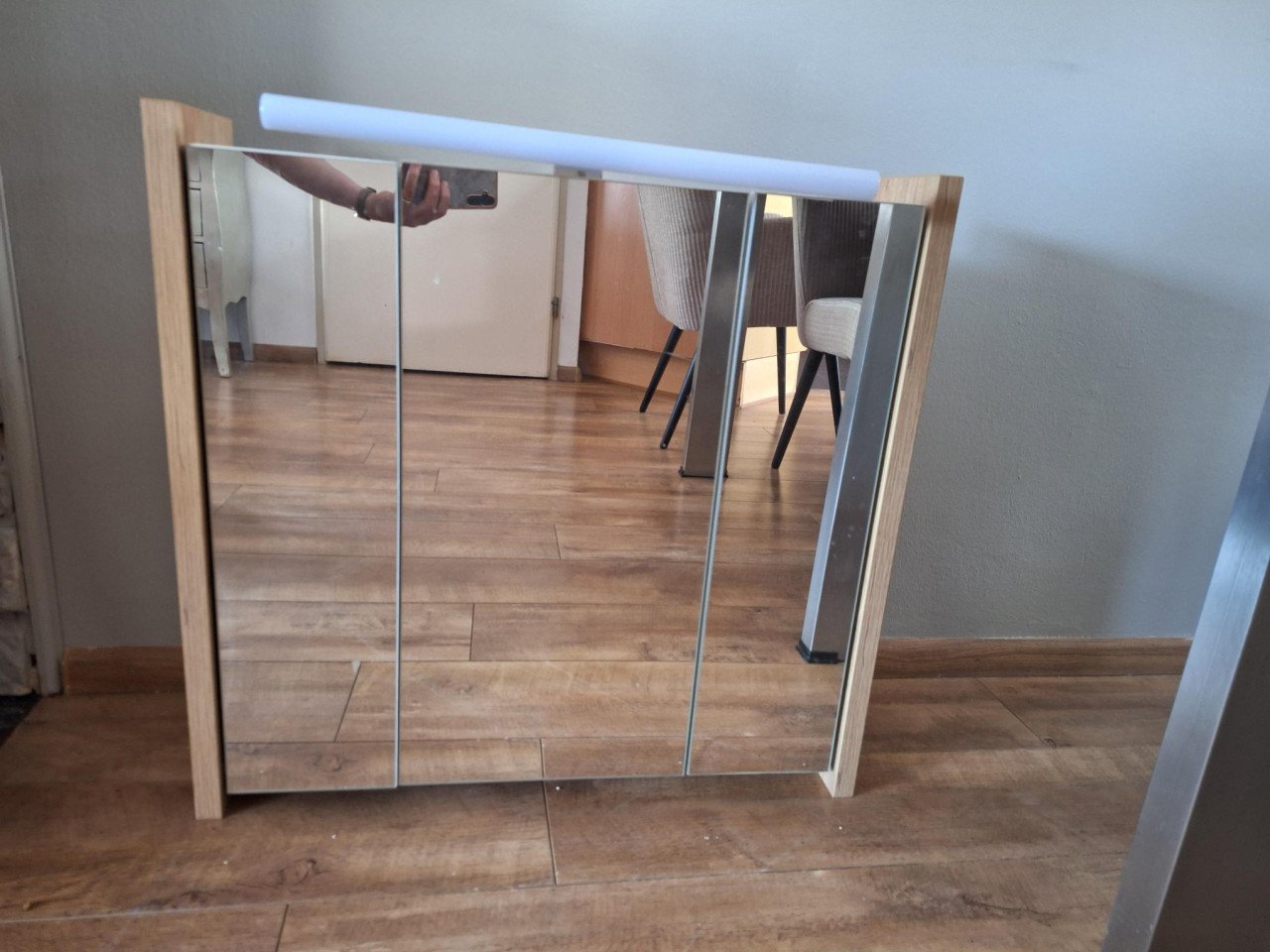 Nieuw spiegel hangkastje voor de badkamer met verlichting