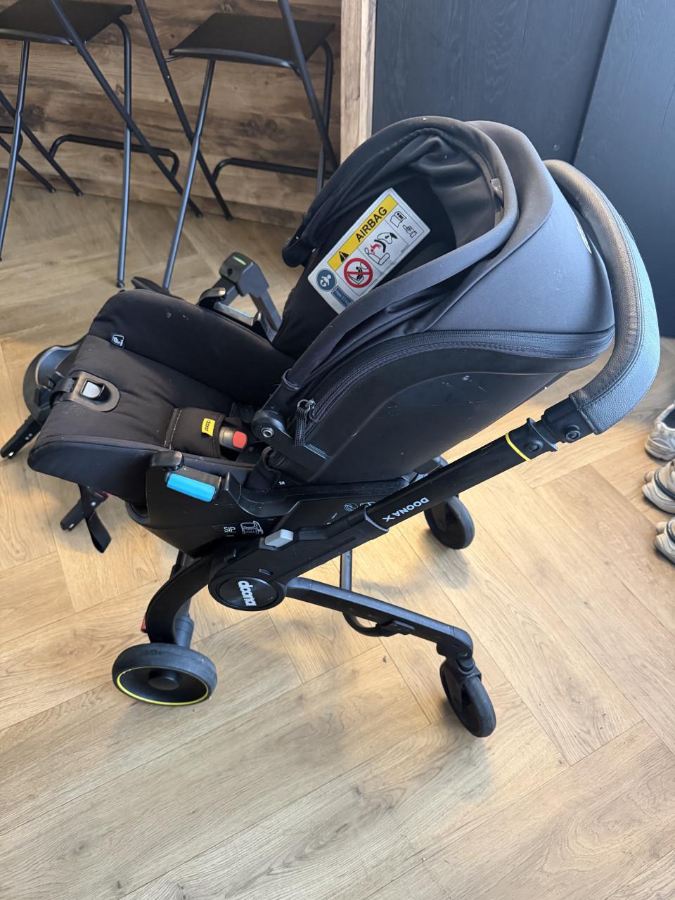 Doona X inclusief Isofix 1 jaar oud