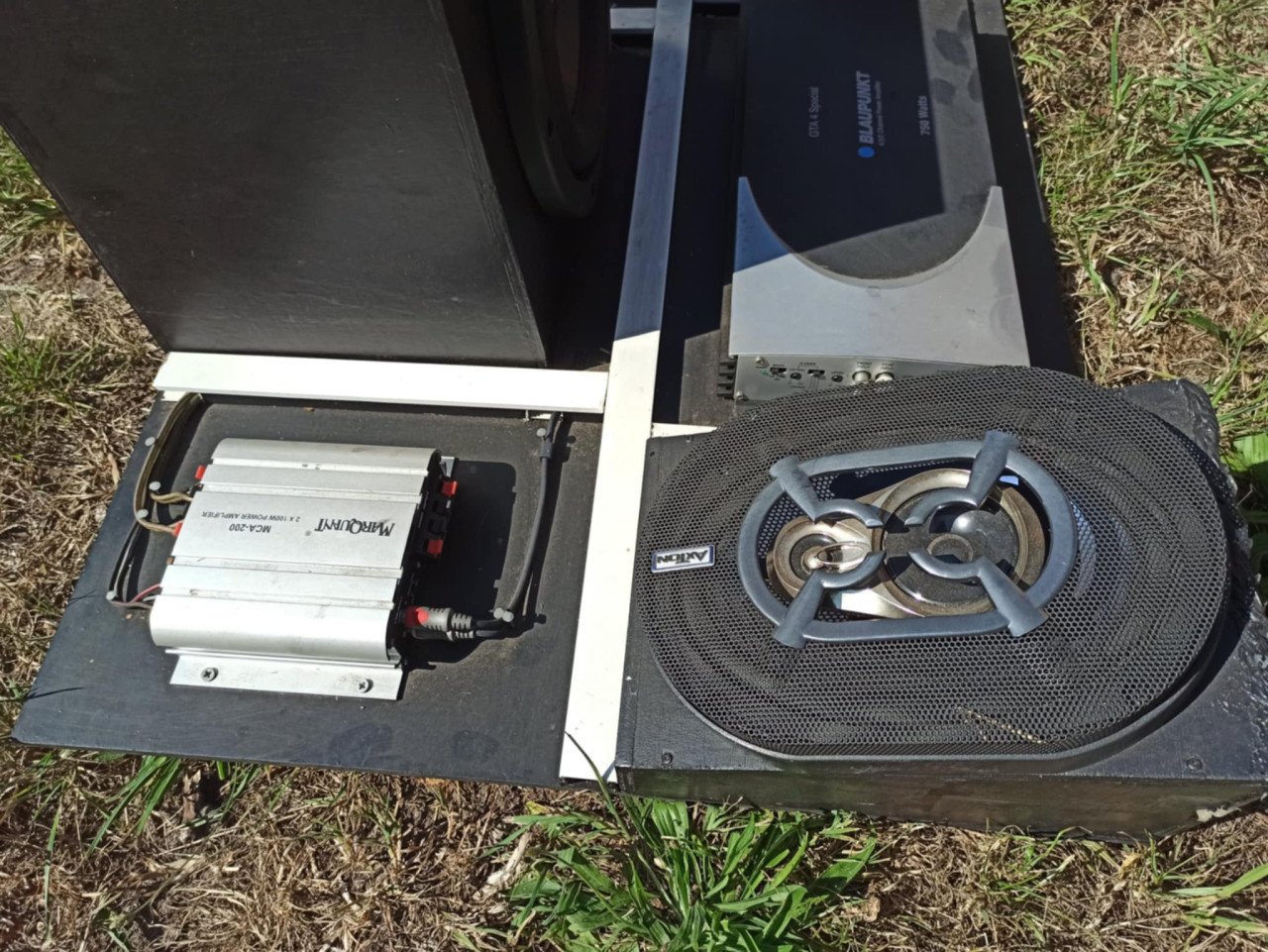 Radio Sony, speakers Axton, blaupunkt GTA 4 special