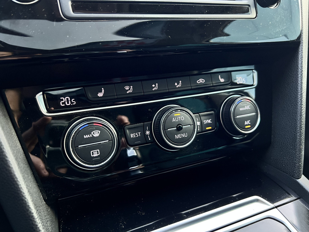 Volkswagen Passat variant highline automaat | bluetooth | camera | lederen 