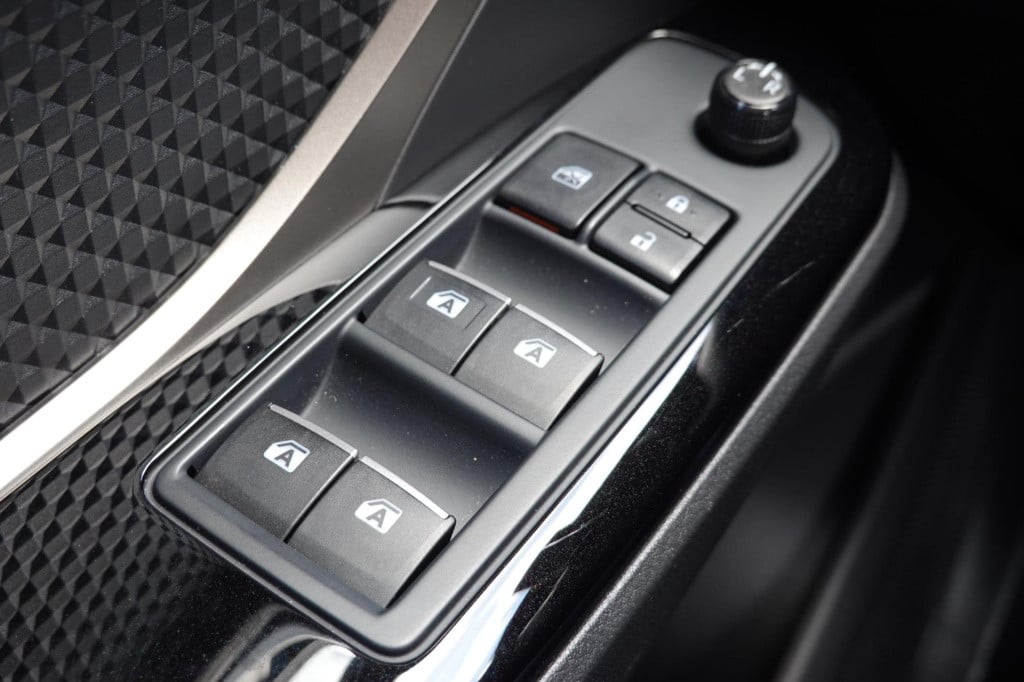 Toyota C-hr 1.8 hybrid adventure