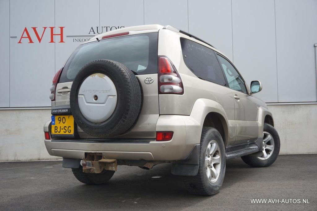 Toyota Land Cruiser 3.0 d-4d vx hr blind van, differentieel maakt herrie!!