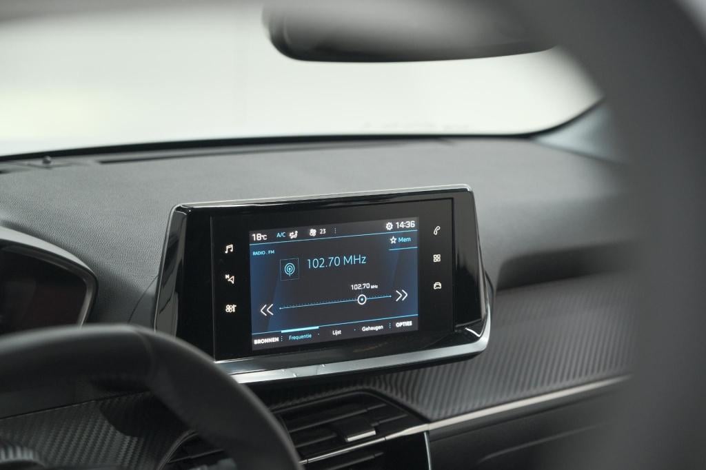 Peugeot 208 puretech 100 pk allure | apple carplay | parkeersensoren | lich