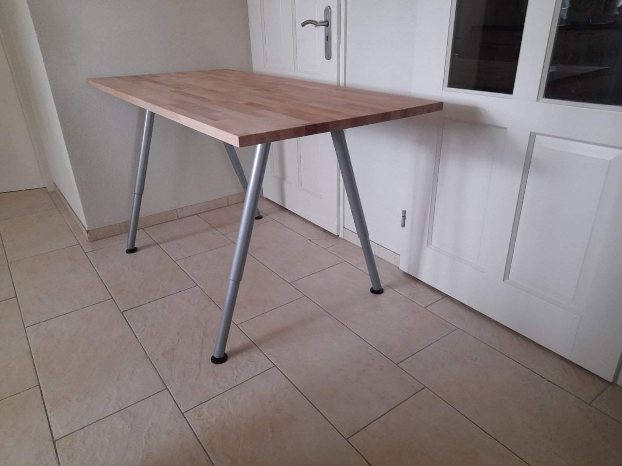 Prachtig zit/sta bureau (in hoogte verstelbaar) 155 x 75   ( in goede staat