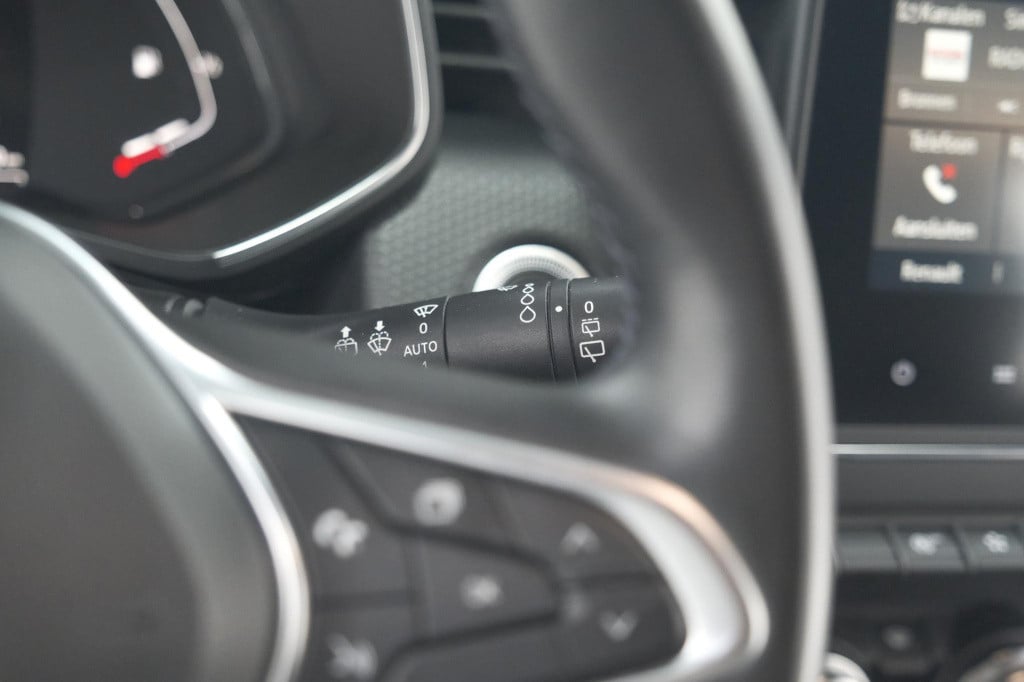 Renault Clio tce 100 intens | parkeersensoren | apple carplay | climate con