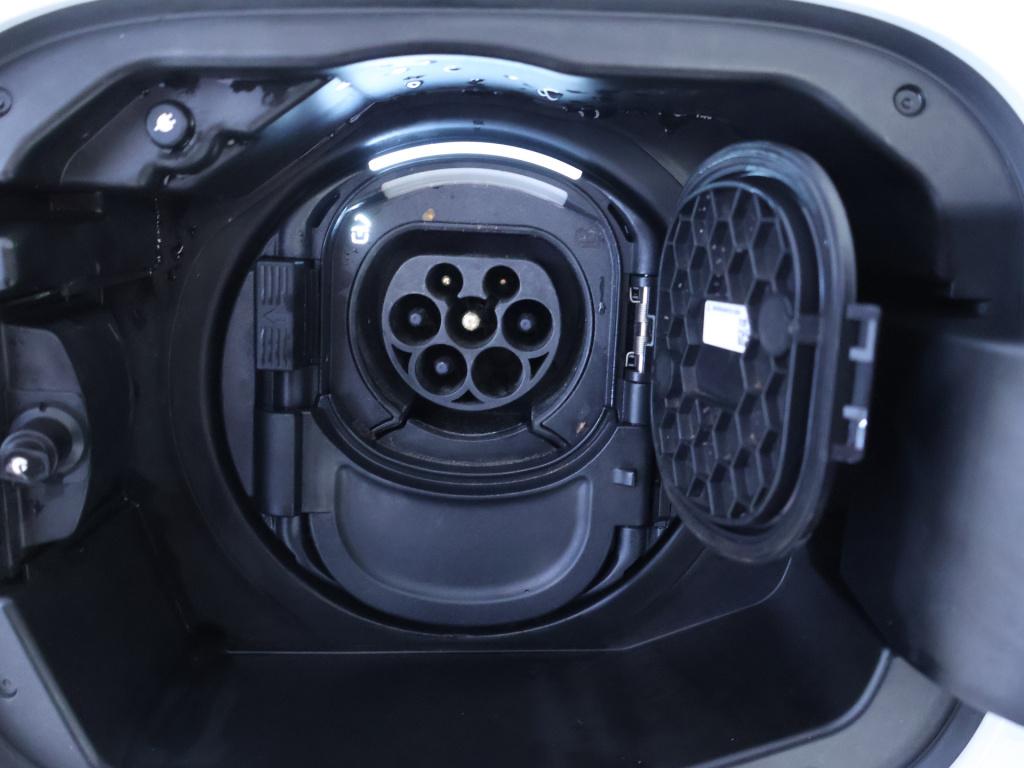 Mercedes-Benz A-Klasse 250 e premium plus | amg line | panoramadak | sfeerv