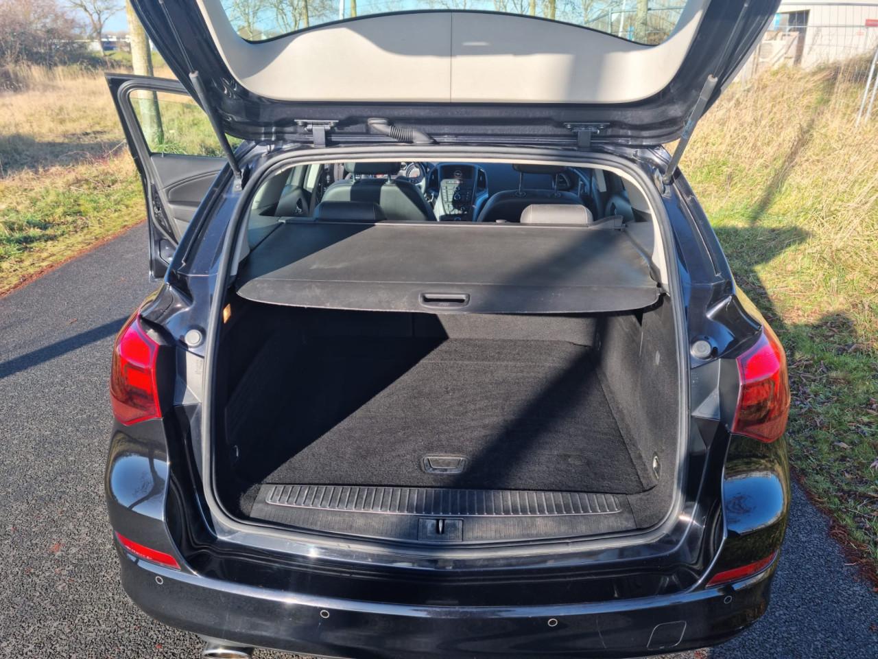 Opel astra sports tourer 1.4i turbo bj 2011