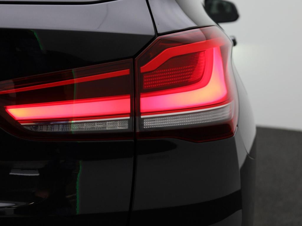 BMW X1 sdrive18i high executive | apple carplay / android auto | stoel- stu
