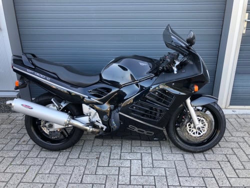 INRUILKOOPJE! Suzuki RF900R ,goede staat, Bos-demper, rijklaar €895,-