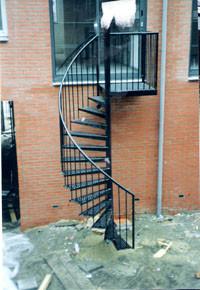 ⭐ TIP – Stalen buitentrappen op maat | Duurzaam & vakkundig