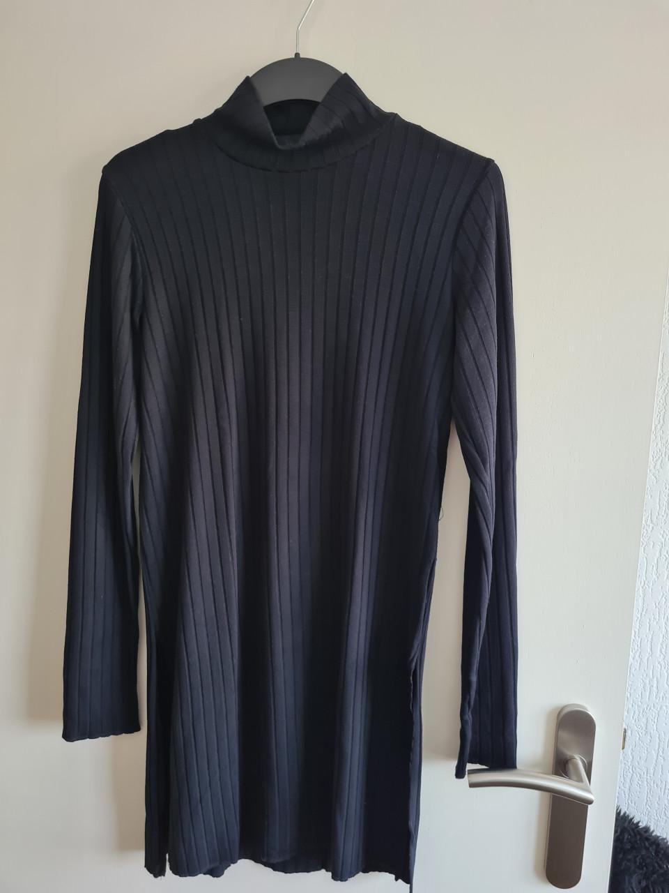 Zara lange zwarte kol trui met splitten Maat M