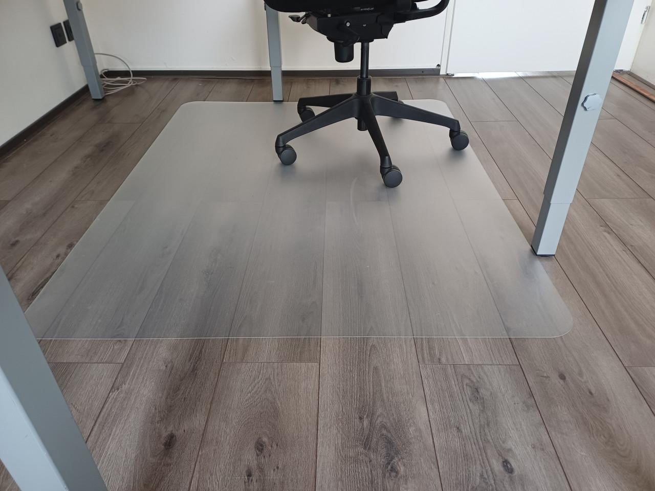 Bureau, bureaustoel en stoelmat