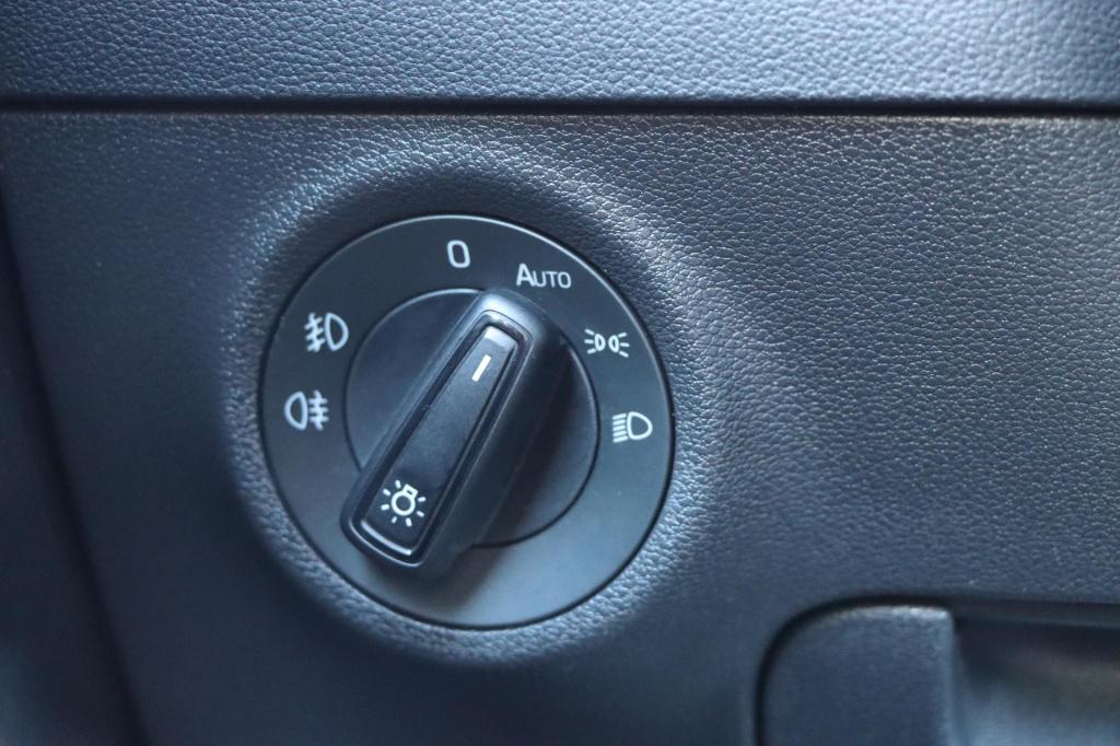 Skoda Karoq 1.5 tsi 150pk dsg7 sportline business | trekhaak | camera | car